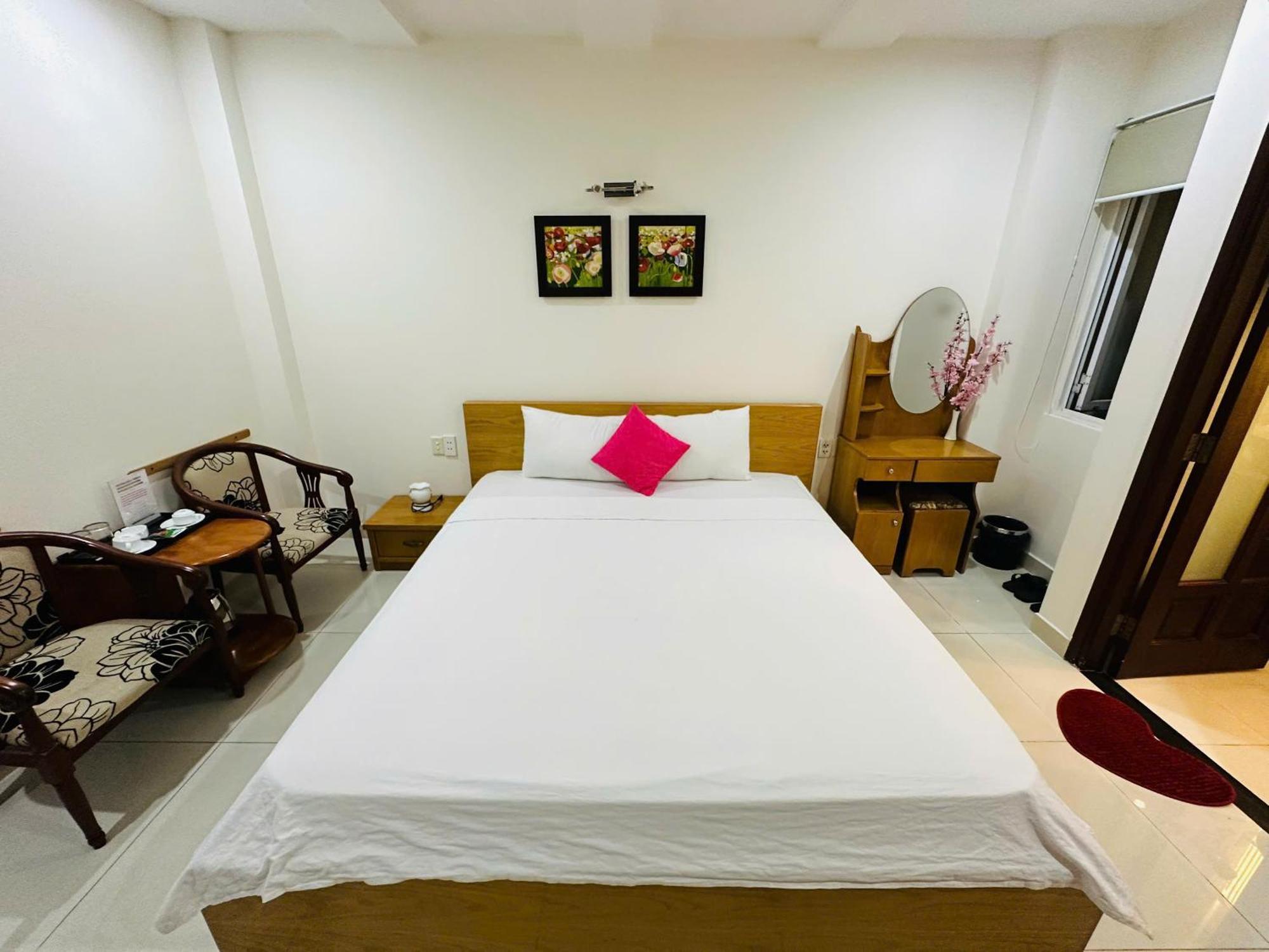 Maison Saigon - French Touch & Rooftop Lounge TP. Hồ Chí Minh