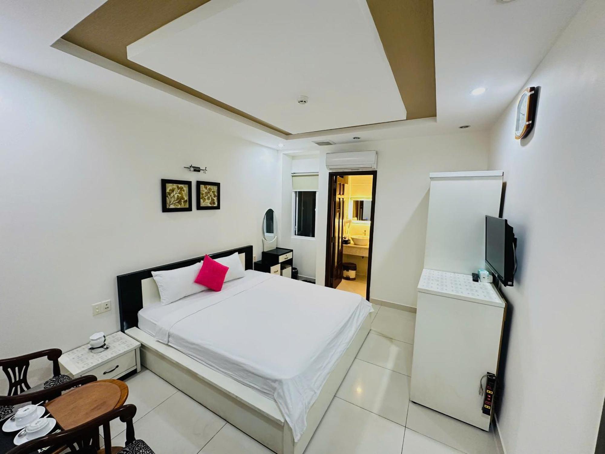 Maison Saigon - French Touch & Rooftop Lounge